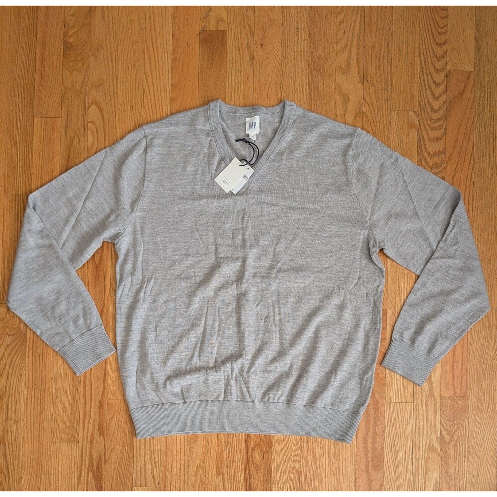 Gap Men's 100% Extra Fine Merino Wool Gray Sweater NWT Size Large l V-Neck